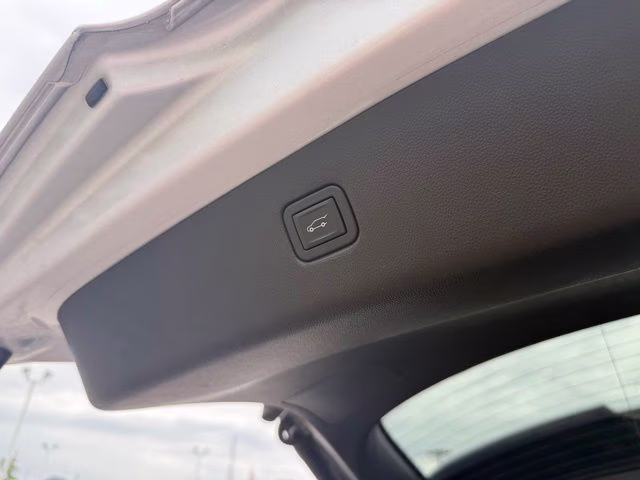 2020 Silver Ice Metallic Chevrolet Blazer LT FWD SUV