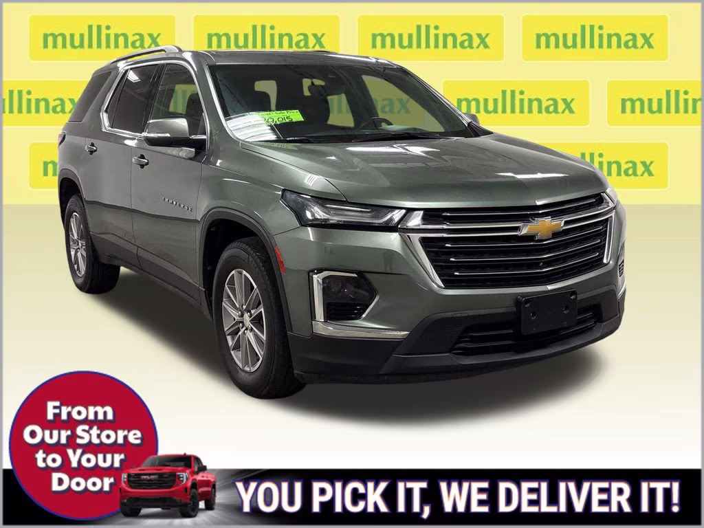2022 Silver Sage Metallic Chevrolet Traverse LT FWD SUV
