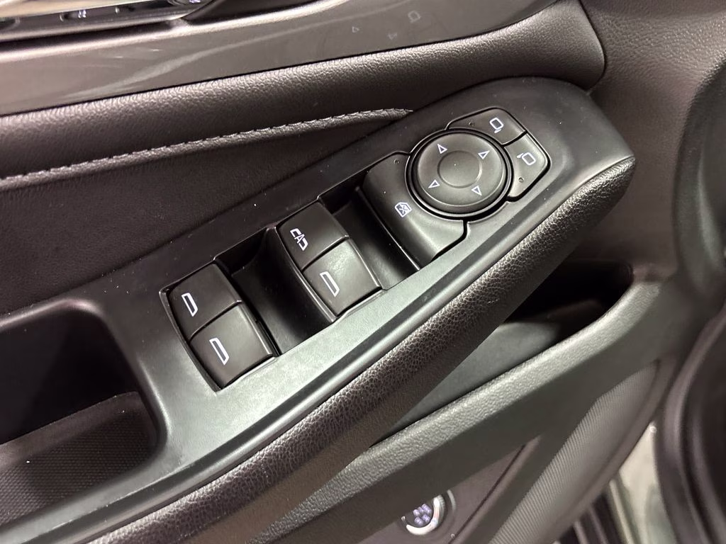 2022 Silver Sage Metallic Chevrolet Traverse LT FWD SUV