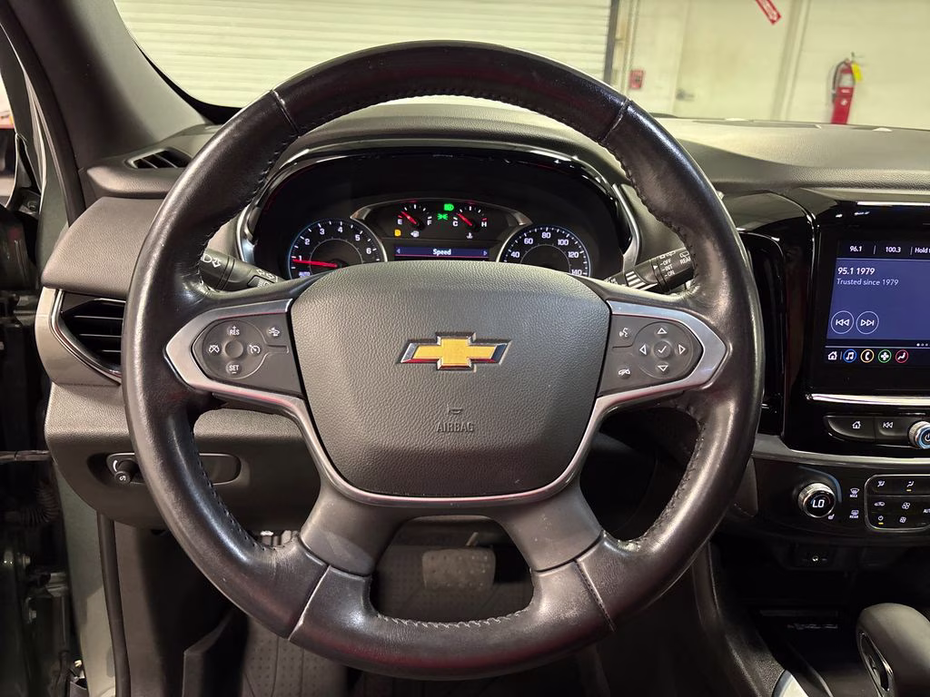 2022 Silver Sage Metallic Chevrolet Traverse LT FWD SUV