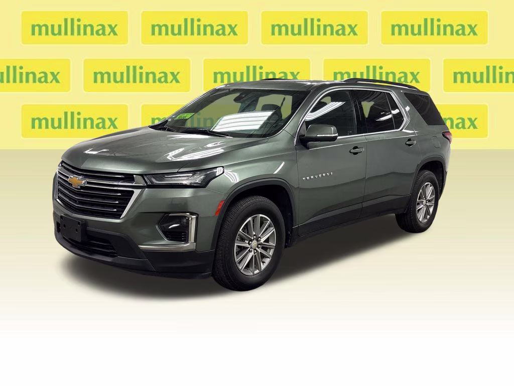 2022 Silver Sage Metallic Chevrolet Traverse LT FWD SUV