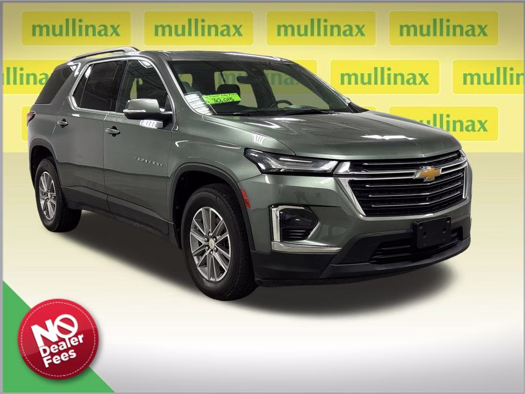 2022 Silver Sage Metallic Chevrolet Traverse LT FWD SUV