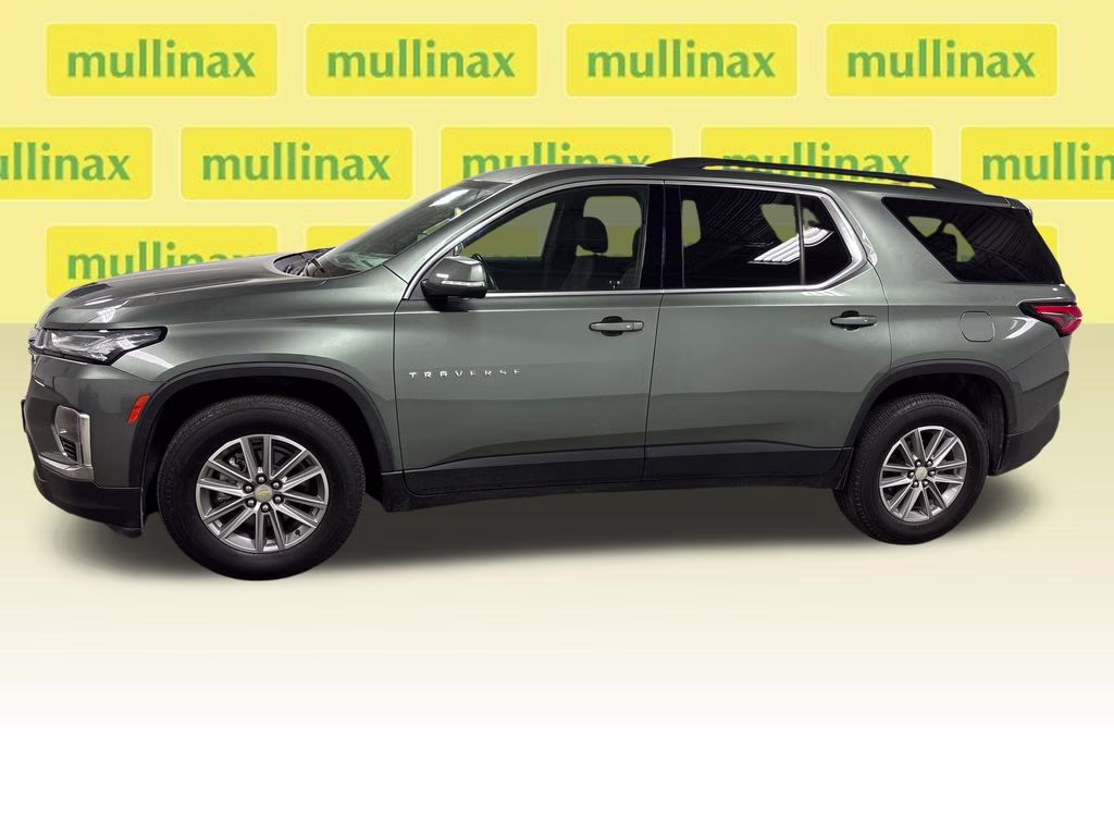 2022 Silver Sage Metallic Chevrolet Traverse LT FWD SUV