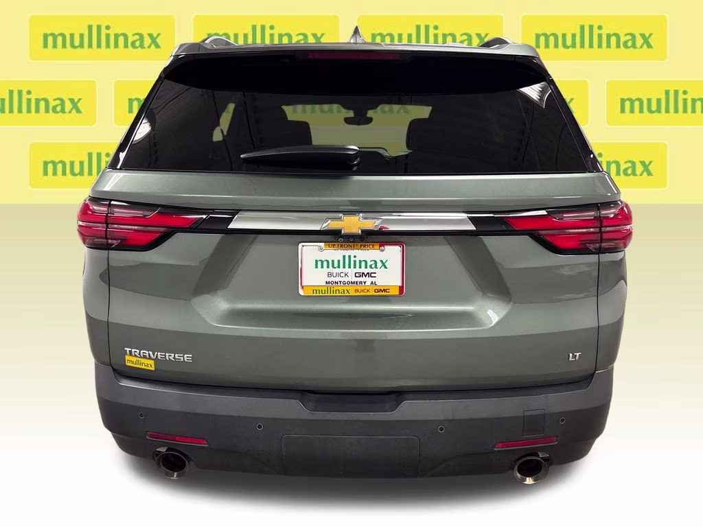 2022 Silver Sage Metallic Chevrolet Traverse LT FWD SUV