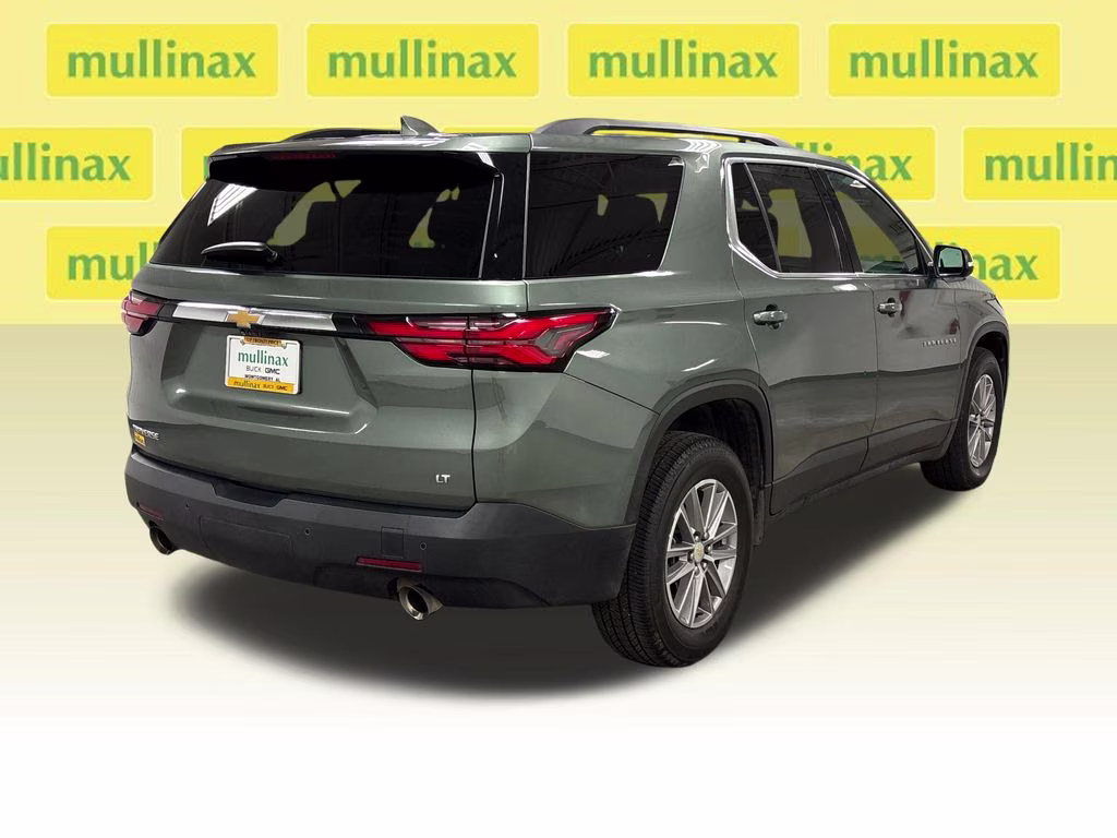 2022 Silver Sage Metallic Chevrolet Traverse LT FWD SUV