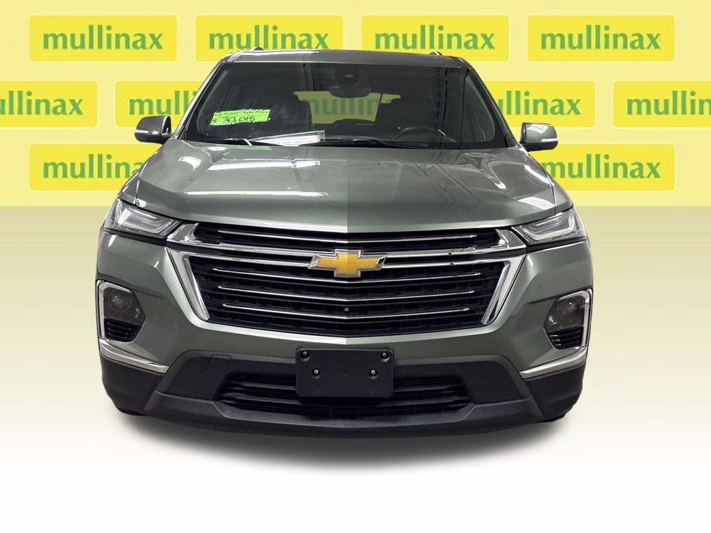 2022 Silver Sage Metallic Chevrolet Traverse LT FWD SUV