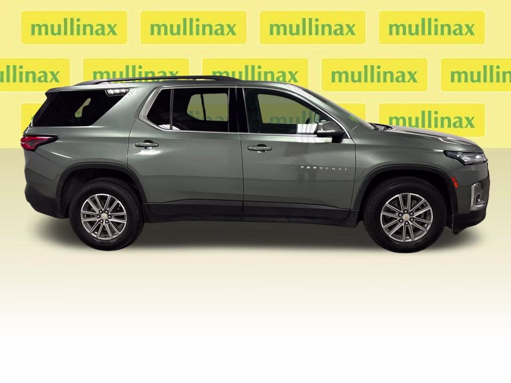 2022 Silver Sage Metallic Chevrolet Traverse LT FWD SUV