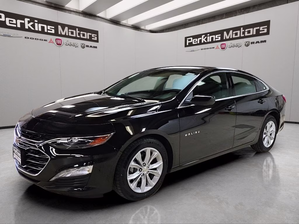 2025 Mosaic Black Metallic Chevrolet Malibu LT FWD Sedan