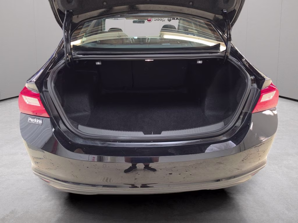 2025 Mosaic Black Metallic Chevrolet Malibu LT FWD Sedan