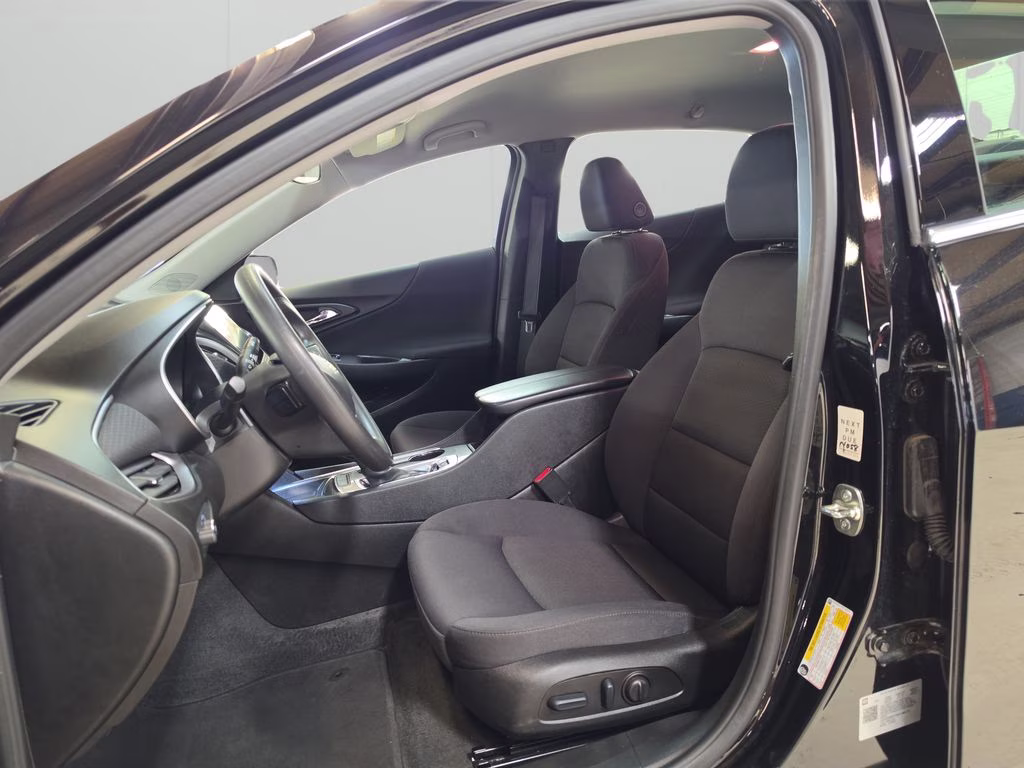 2025 Mosaic Black Metallic Chevrolet Malibu LT FWD Sedan