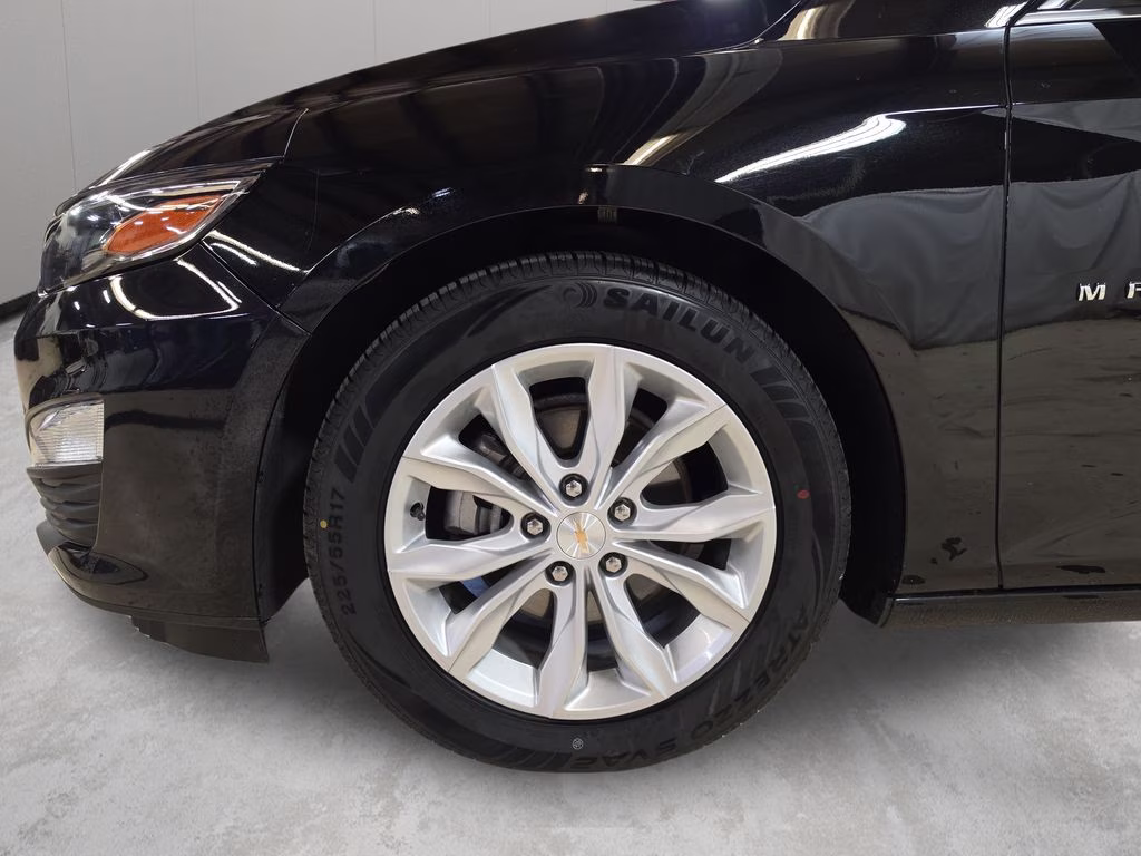 2025 Mosaic Black Metallic Chevrolet Malibu LT FWD Sedan