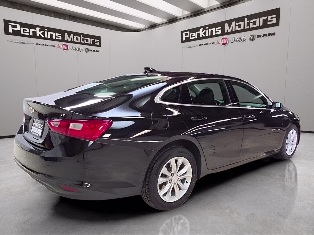 2025 Mosaic Black Metallic Chevrolet Malibu LT FWD Sedan