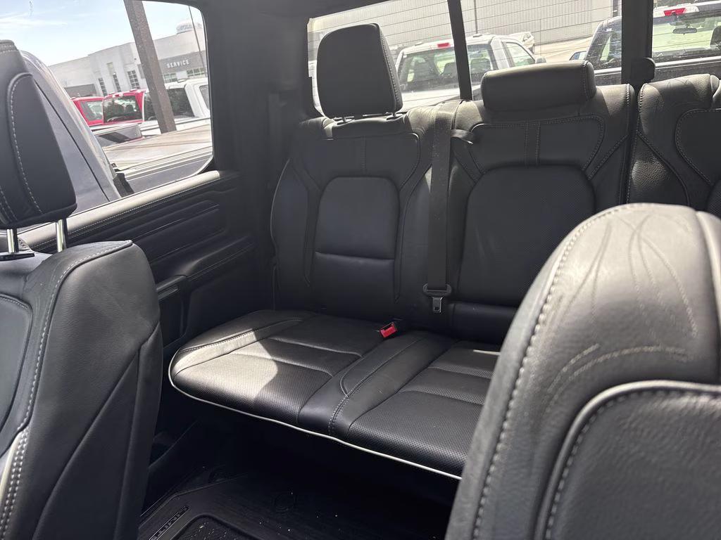 2022 Diamond Black Crystal Pearlcoat Ram 1500 Limited 4X4 Truck