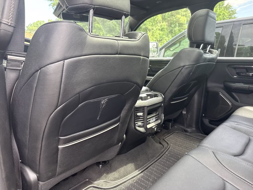 2022 Diamond Black Crystal Pearlcoat Ram 1500 Limited 4X4 Truck