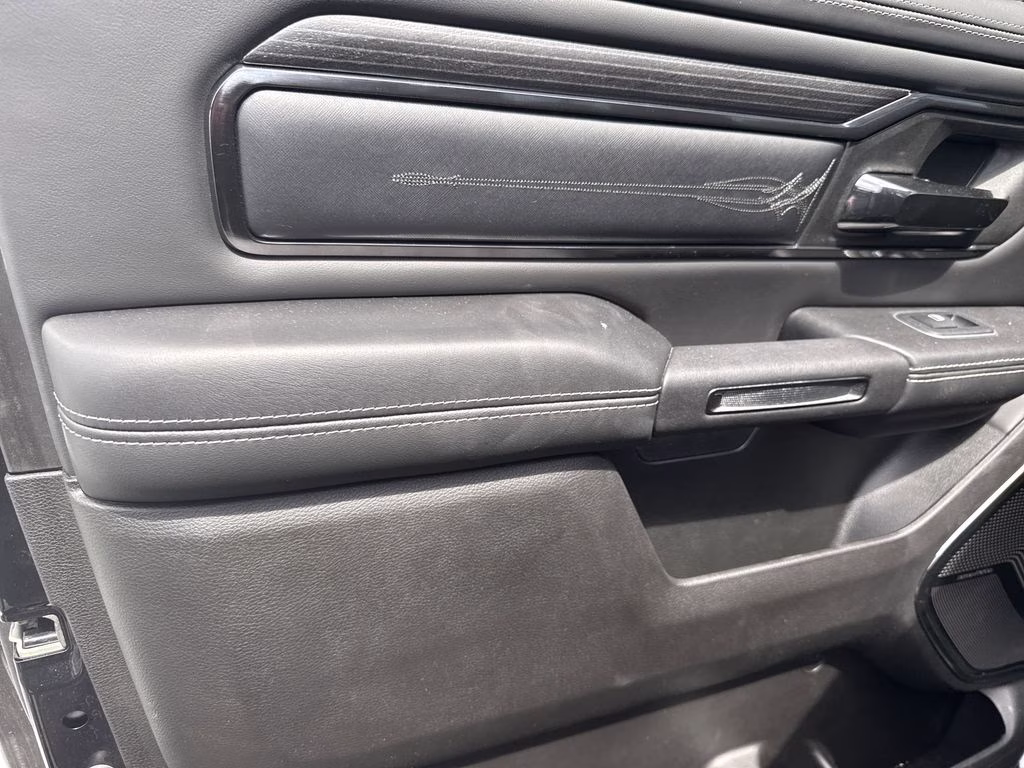 2022 Diamond Black Crystal Pearlcoat Ram 1500 Limited 4X4 Truck