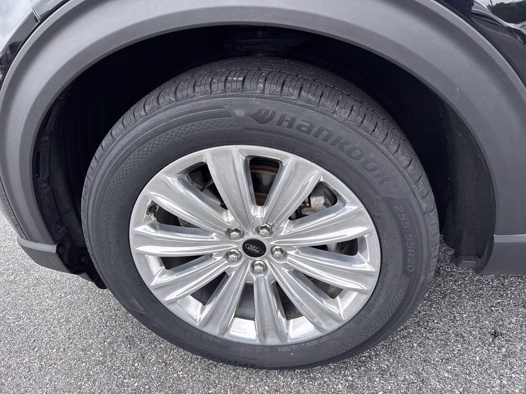 2025 Black Metallic Ford Explorer Platinum 4X4 SUV