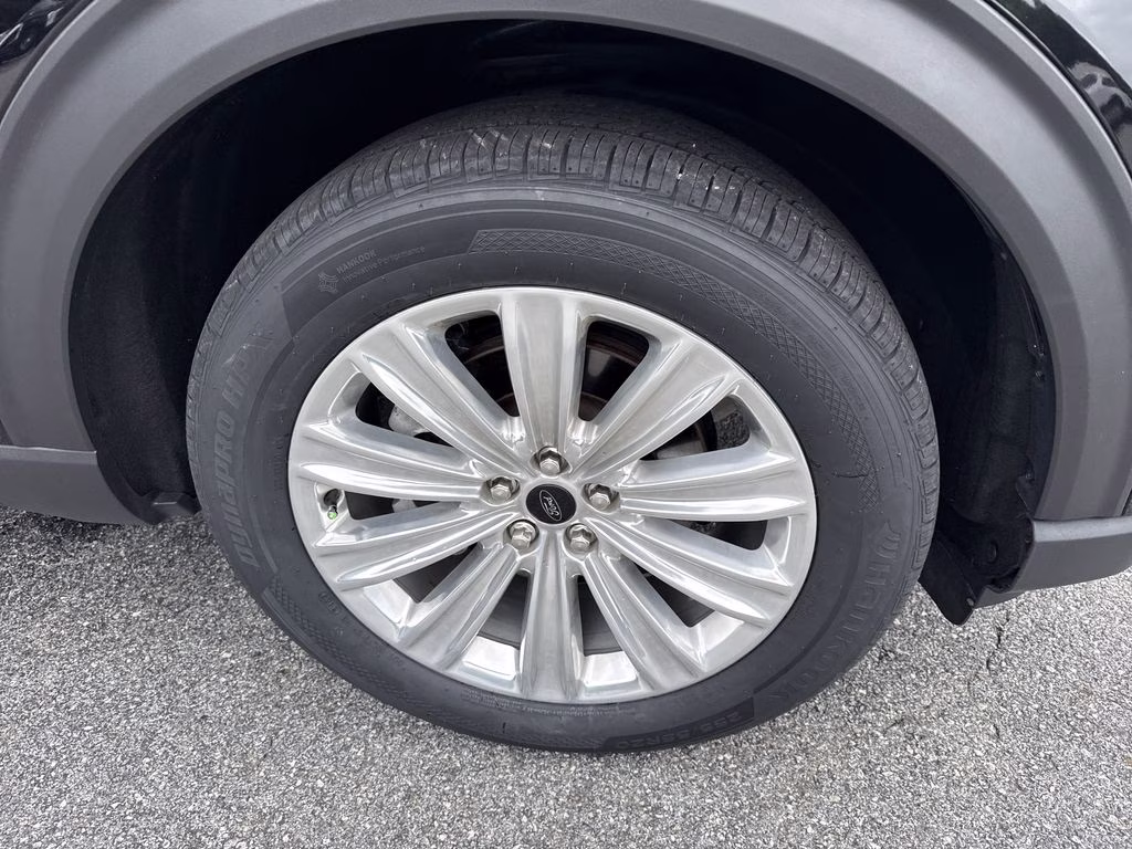 2025 Black Metallic Ford Explorer Platinum 4X4 SUV