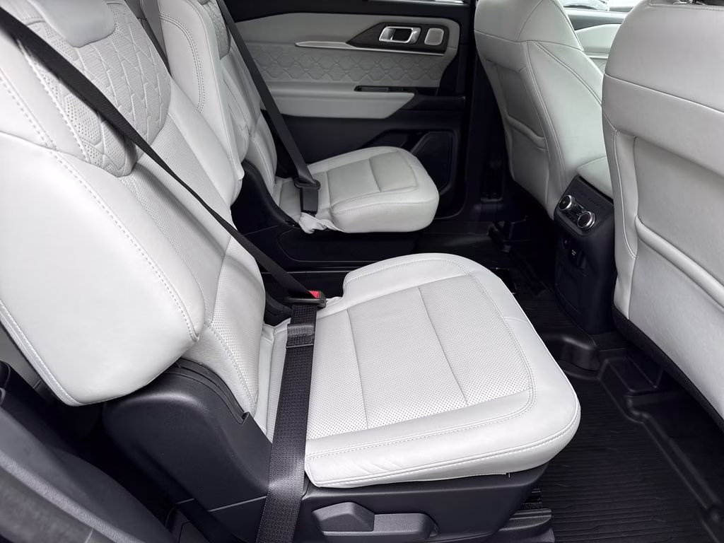 2025 Black Metallic Ford Explorer Platinum 4X4 SUV