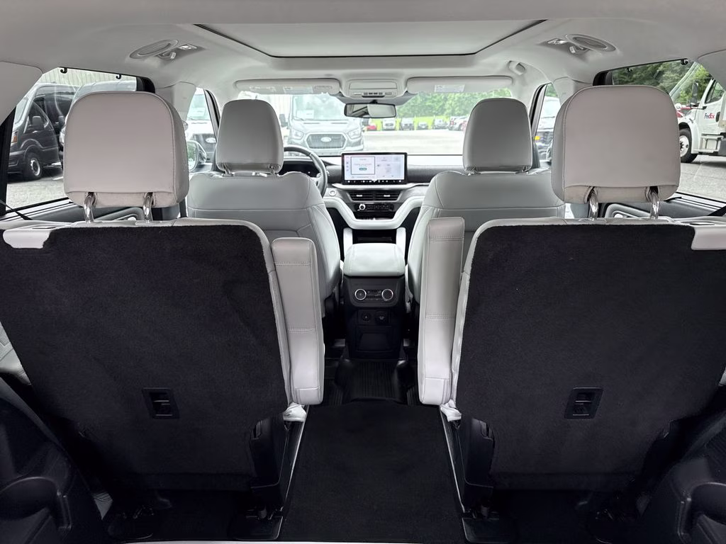 2025 Black Metallic Ford Explorer Platinum 4X4 SUV