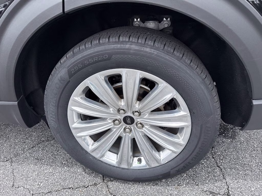 2025 Black Metallic Ford Explorer Platinum 4X4 SUV