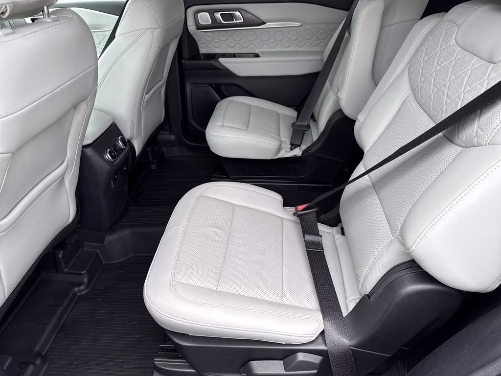 2025 Black Metallic Ford Explorer Platinum 4X4 SUV