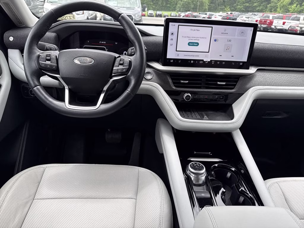 2025 Black Metallic Ford Explorer Platinum 4X4 SUV