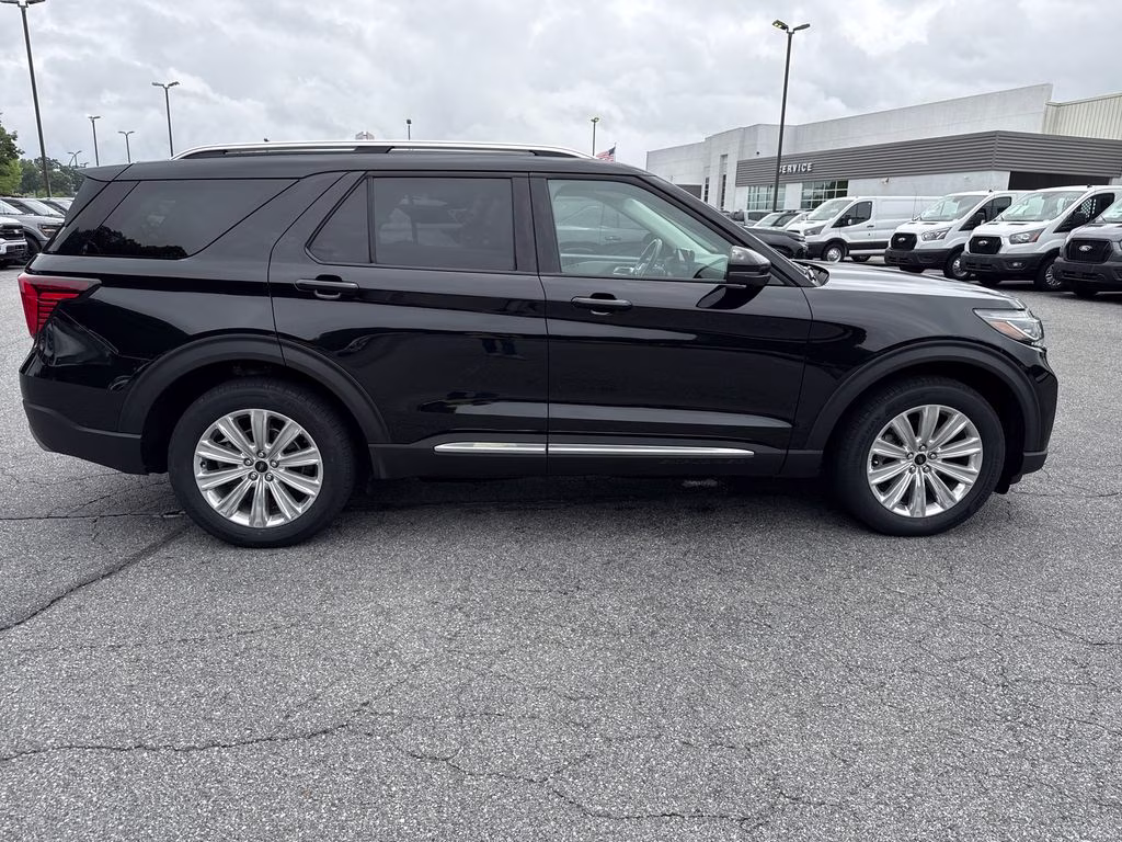 2025 Black Metallic Ford Explorer Platinum 4X4 SUV