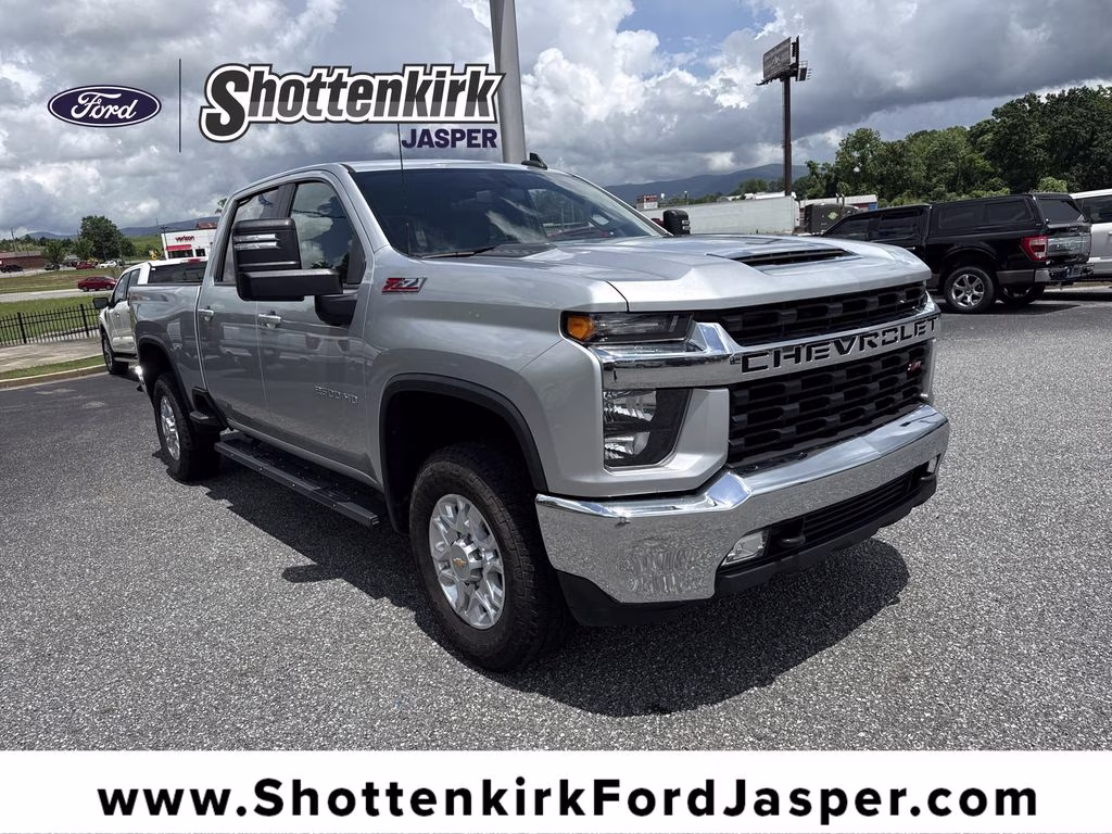 2022 Silver Ice Metallic Chevrolet Silverado 2500HD LT 4X4 Truck