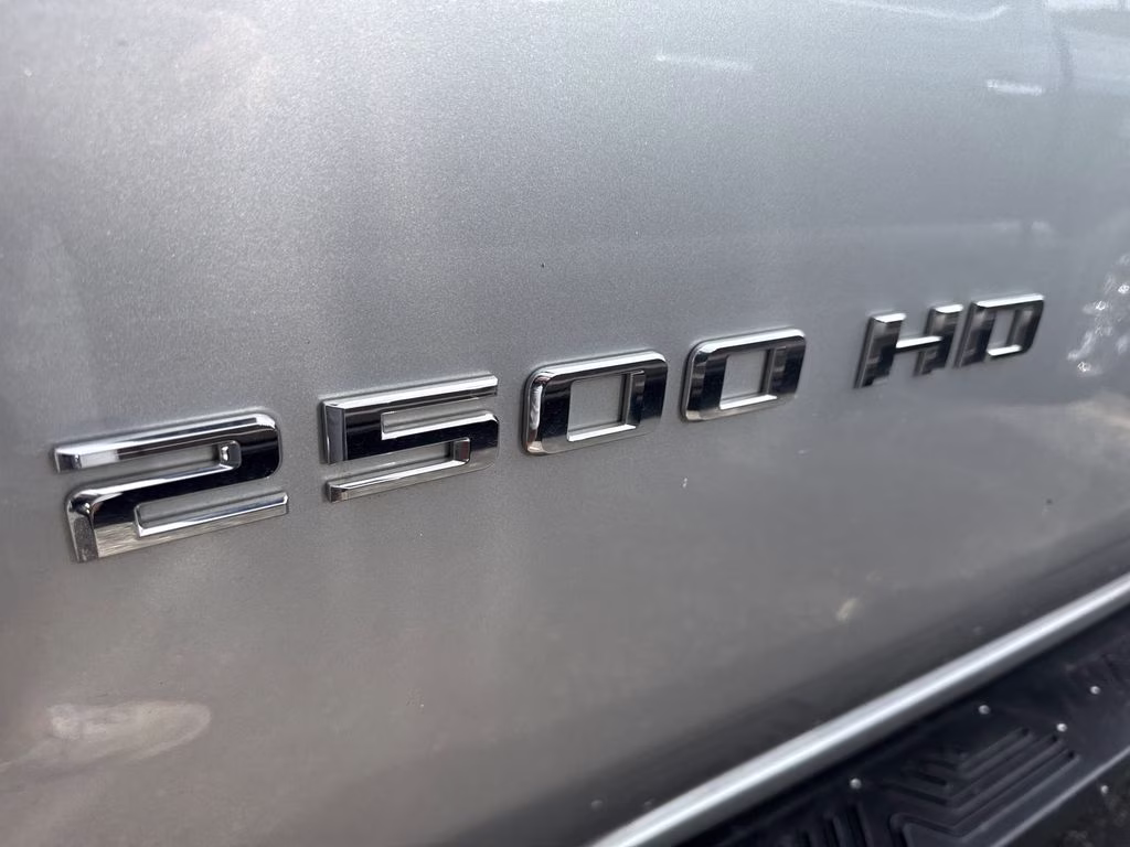 2022 Silver Ice Metallic Chevrolet Silverado 2500HD LT 4X4 Truck