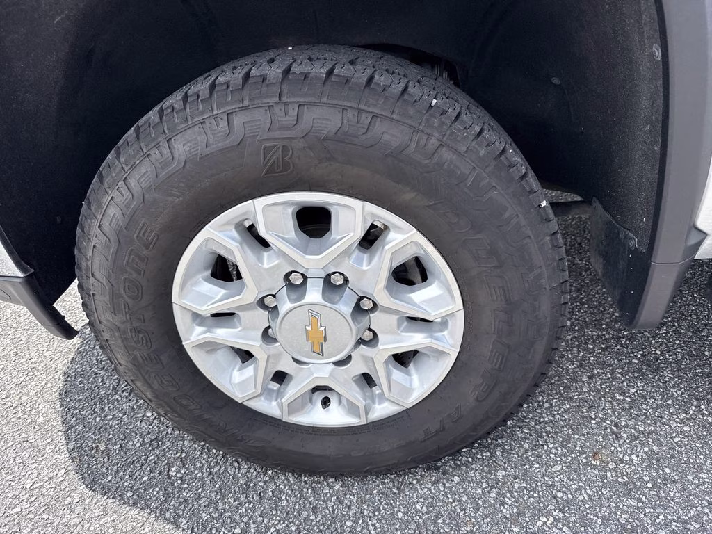 2022 Silver Ice Metallic Chevrolet Silverado 2500HD LT 4X4 Truck