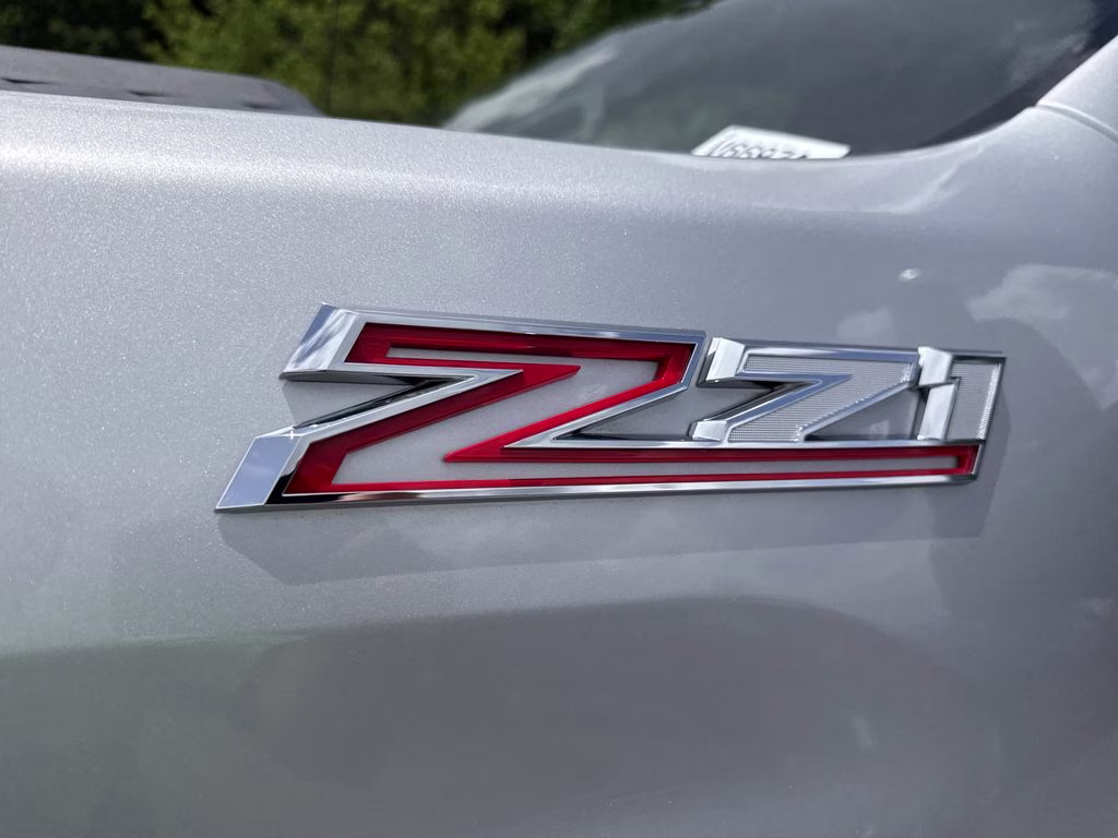 2022 Silver Ice Metallic Chevrolet Silverado 2500HD LT 4X4 Truck