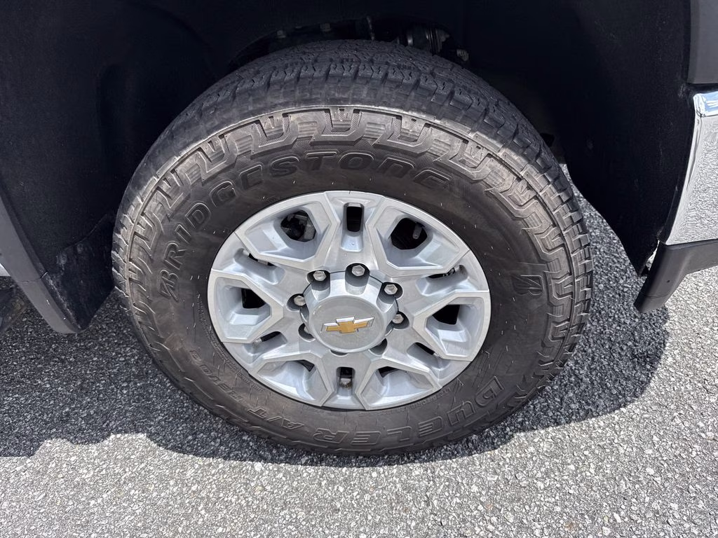 2022 Silver Ice Metallic Chevrolet Silverado 2500HD LT 4X4 Truck