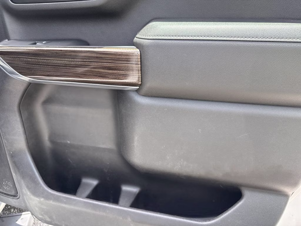 2022 Silver Ice Metallic Chevrolet Silverado 2500HD LT 4X4 Truck