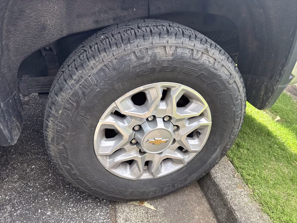 2022 Silver Ice Metallic Chevrolet Silverado 2500HD LT 4X4 Truck