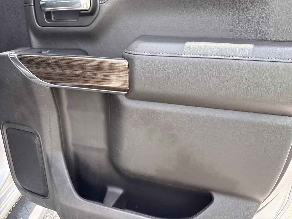 2022 Silver Ice Metallic Chevrolet Silverado 2500HD LT 4X4 Truck