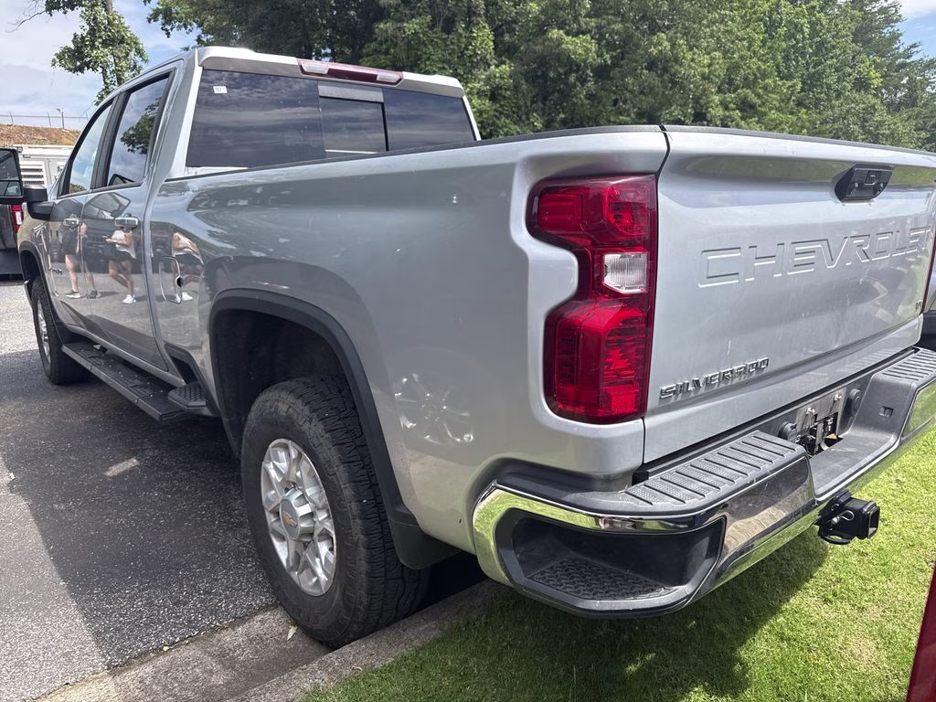 2022 Silver Ice Metallic Chevrolet Silverado 2500HD LT 4X4 Truck