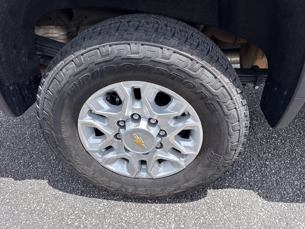 2022 Silver Ice Metallic Chevrolet Silverado 2500HD LT 4X4 Truck