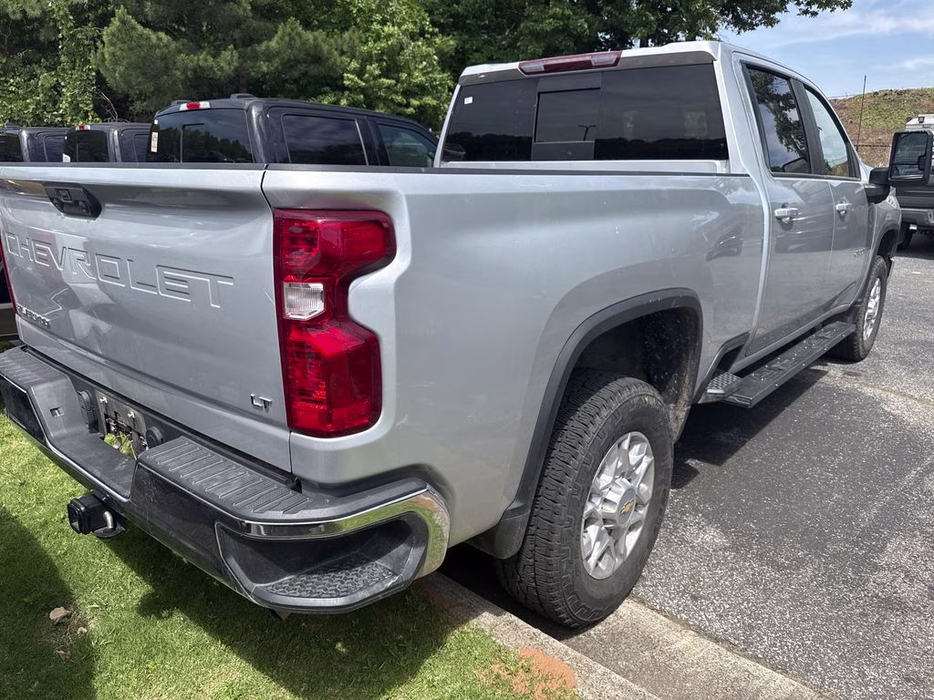 2022 Silver Ice Metallic Chevrolet Silverado 2500HD LT 4X4 Truck