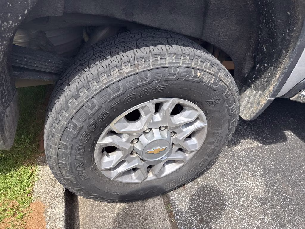 2022 Silver Ice Metallic Chevrolet Silverado 2500HD LT 4X4 Truck