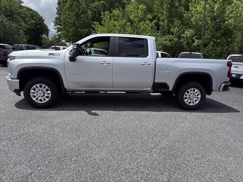 2022 Silver Ice Metallic Chevrolet Silverado 2500HD LT 4X4 Truck
