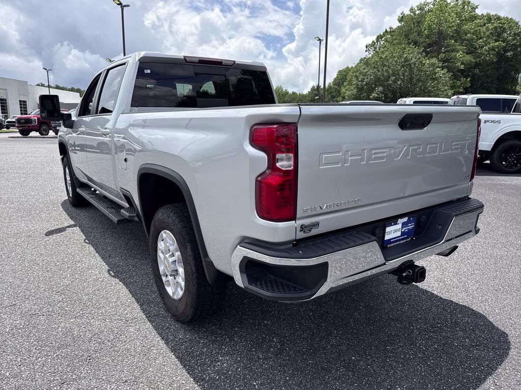 2022 Silver Ice Metallic Chevrolet Silverado 2500HD LT 4X4 Truck