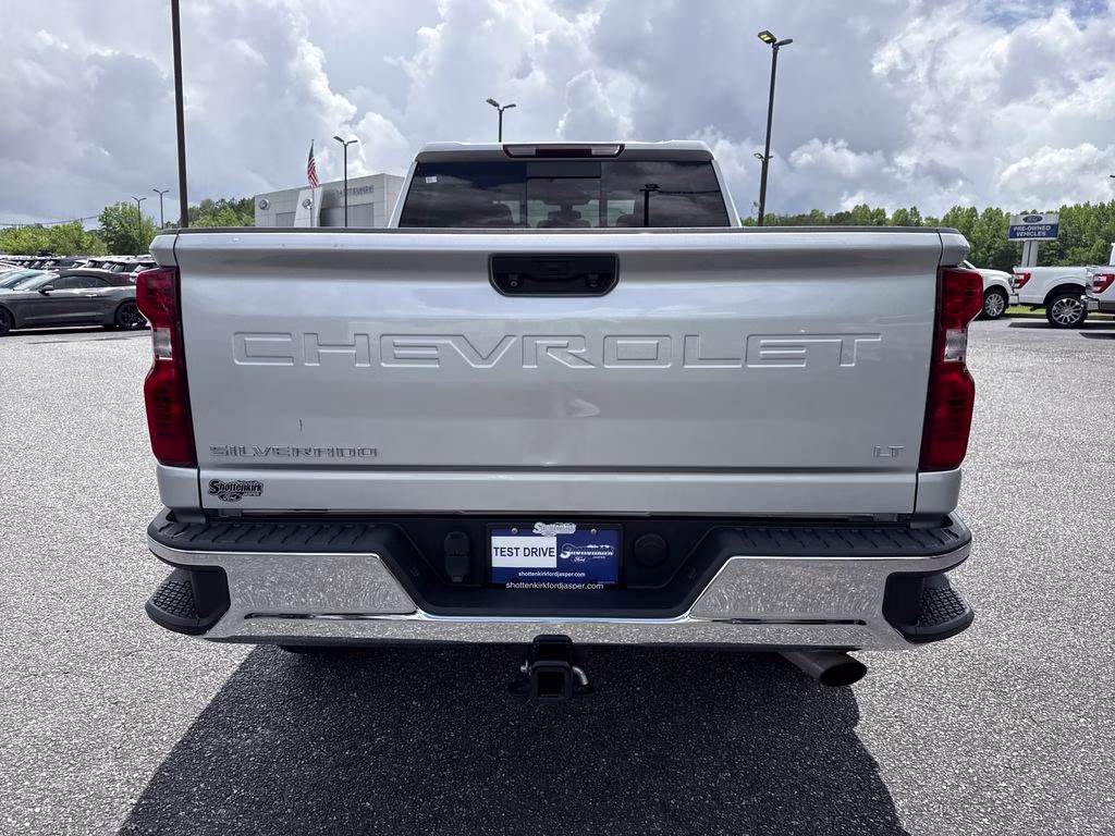 2022 Silver Ice Metallic Chevrolet Silverado 2500HD LT 4X4 Truck