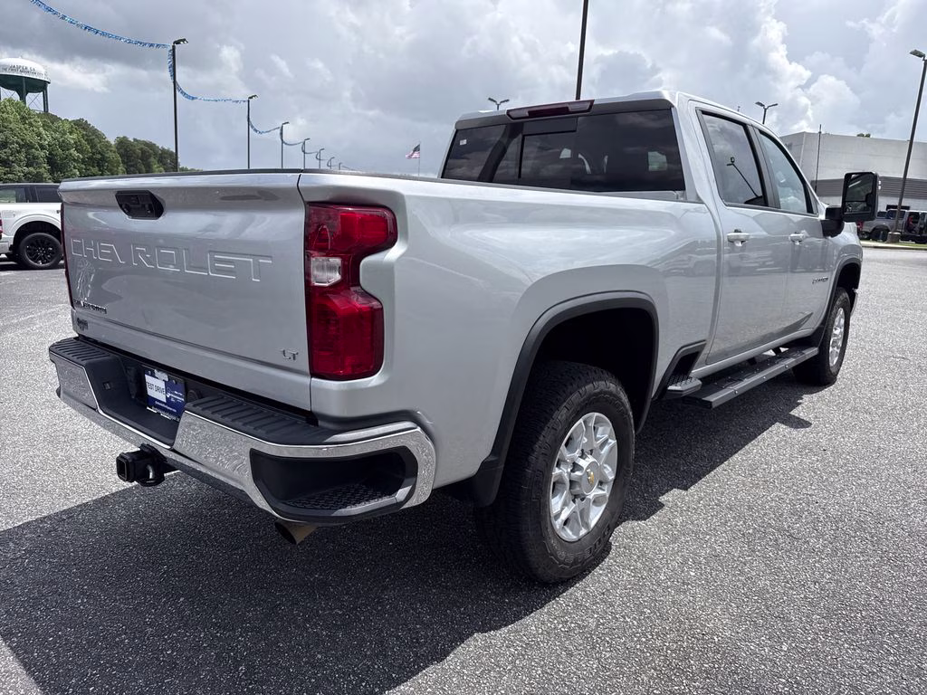 2022 Silver Ice Metallic Chevrolet Silverado 2500HD LT 4X4 Truck