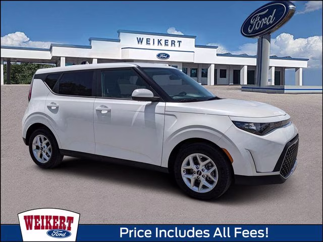 2023 Snow White Pearl Kia Soul LX FWD Hatchback