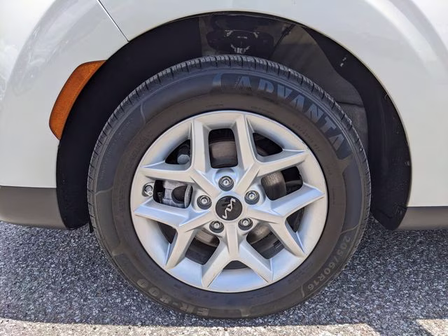 2023 Snow White Pearl Kia Soul LX FWD Hatchback