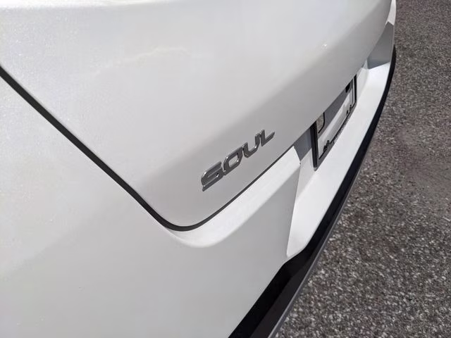 2023 Snow White Pearl Kia Soul LX FWD Hatchback