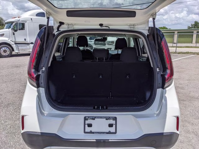 2023 Snow White Pearl Kia Soul LX FWD Hatchback