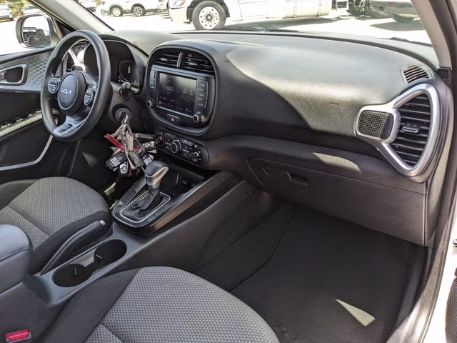 2023 Snow White Pearl Kia Soul LX FWD Hatchback