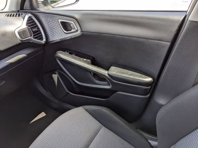 2023 Snow White Pearl Kia Soul LX FWD Hatchback