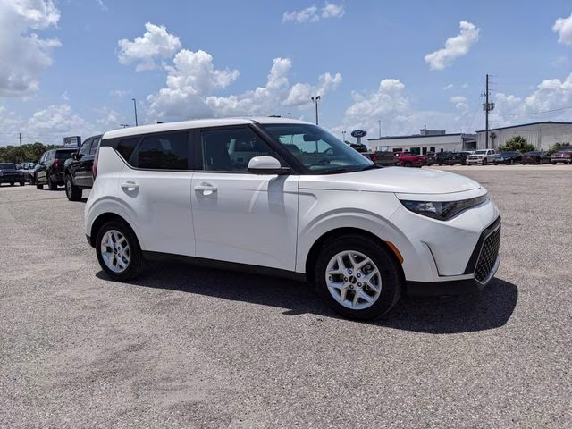 2023 Snow White Pearl Kia Soul LX FWD Hatchback